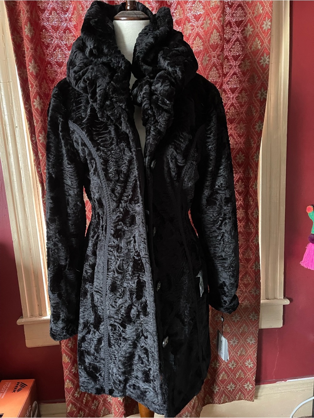 NWT faux fur coat by Laundry by Shelli Segal . Perfect condition